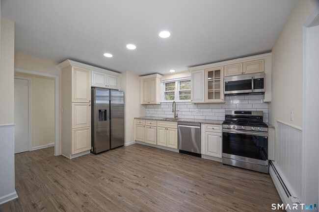 Building Photo - 55 Glendale Rd