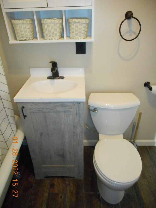 2nd Floor Bathroom - 3558 Jones St