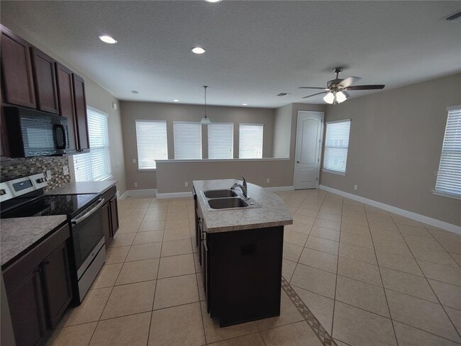 Building Photo - 12989 Doisy St