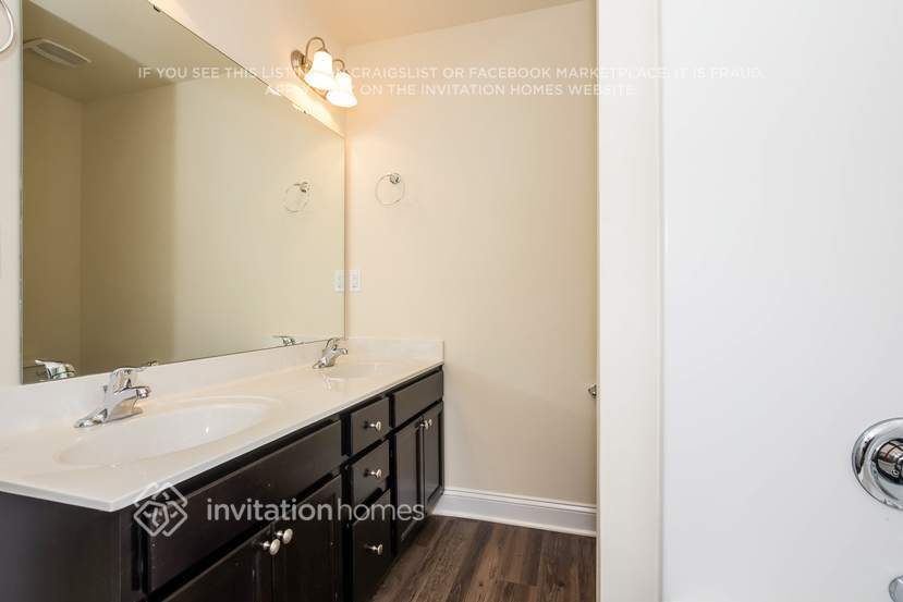 Building Photo - 131 Sassafras Rd