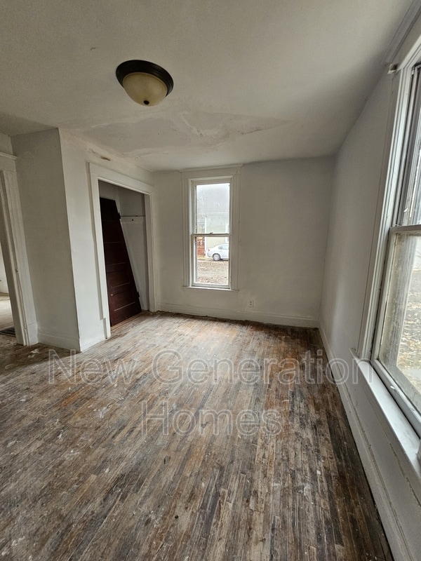 Building Photo - 1913 E Prairie Ave