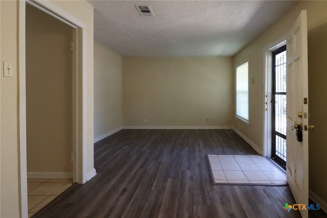 Building Photo - 1512 White Ave