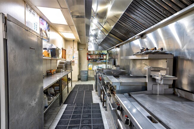 Building Photo - 2414 S Gordon St