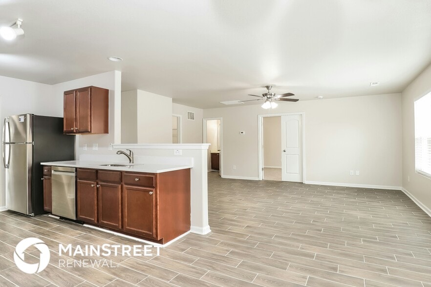 Building Photo - 4111 Vershire Ave