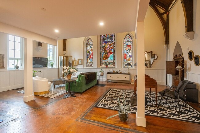 Building Photo - Newbold Square Church