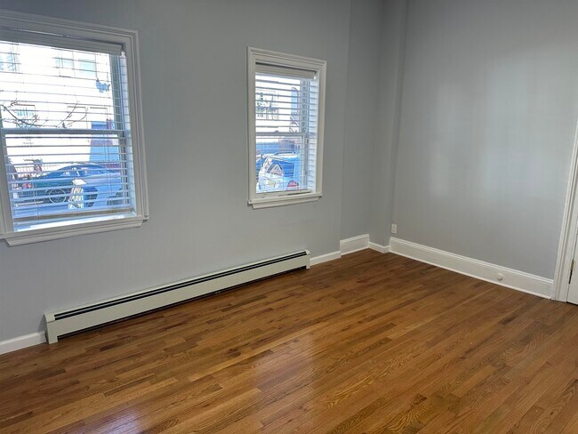 Building Photo - 235 Griffith St