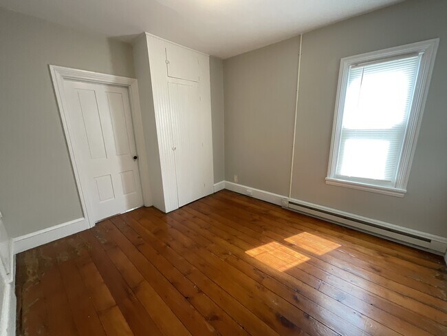 Building Photo - 254 E Louther St