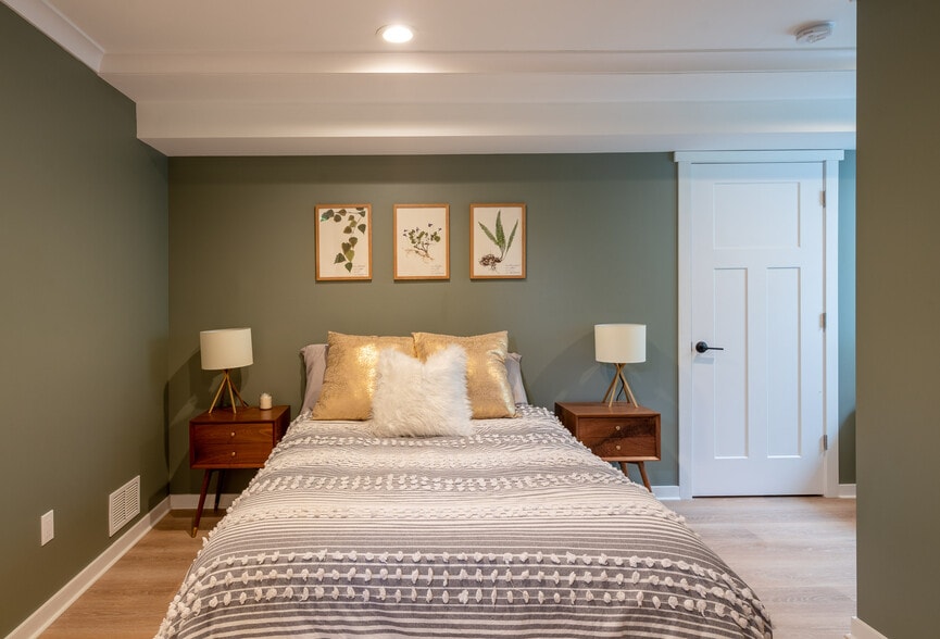 Basement Bedroom - 5686 Barcroft Dr SW