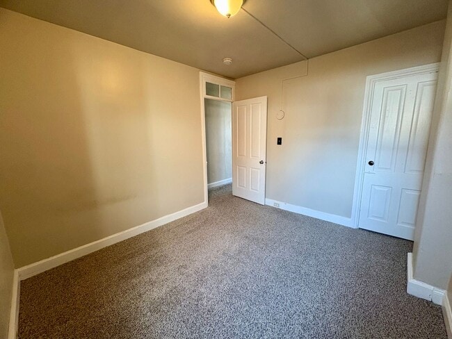 Building Photo - 3 Bedroom 1 Bathroom in Harrisburg!