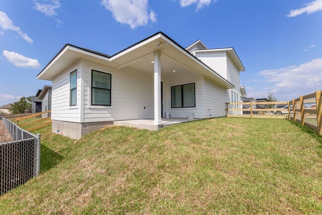 Building Photo - Wolf Den 3BR Near South College Station | Ideal Layout + Garage + Space