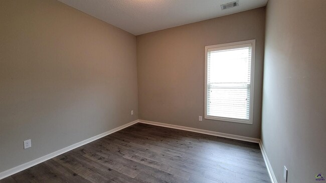 Building Photo - 106 Hay Bale Wy