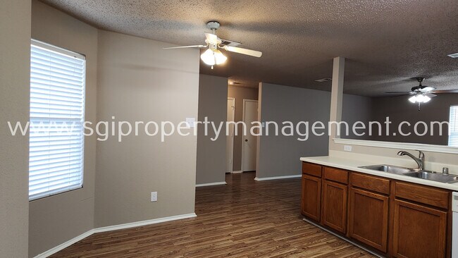 Building Photo - 8005 Mosstree Dr