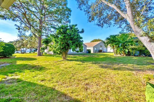 Building Photo - 960 Villa Dr
