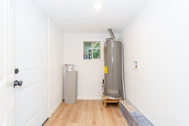 Building Photo - 2425 Fayle St