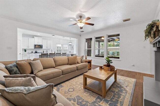 Building Photo - 66 S Longsford Cir