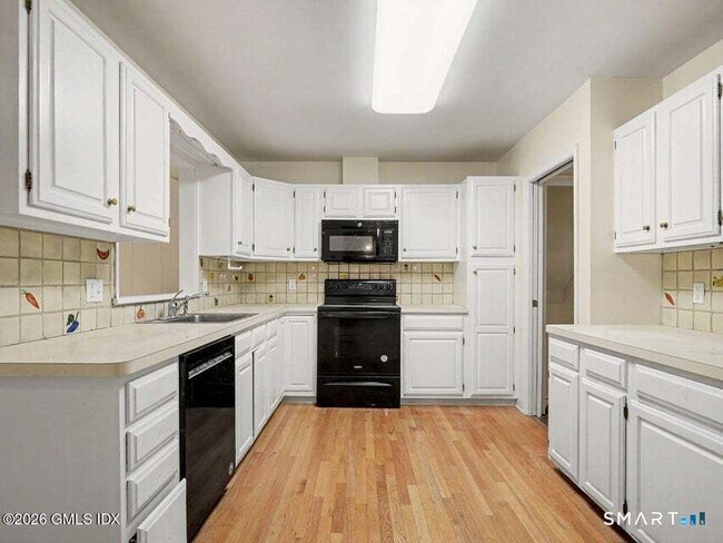 Building Photo - 5 Raphael Pl