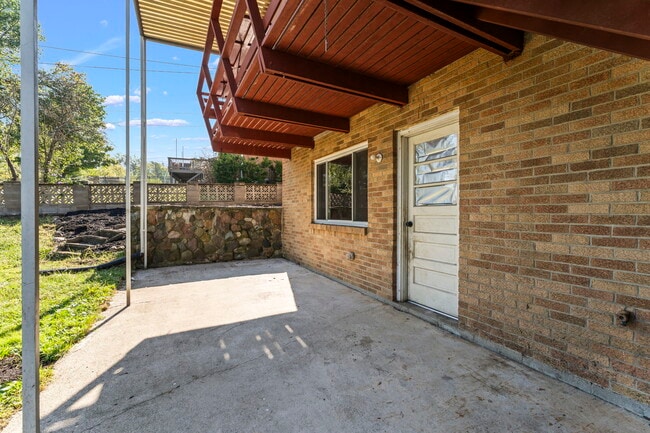 Building Photo - 1805 Kathy Ln