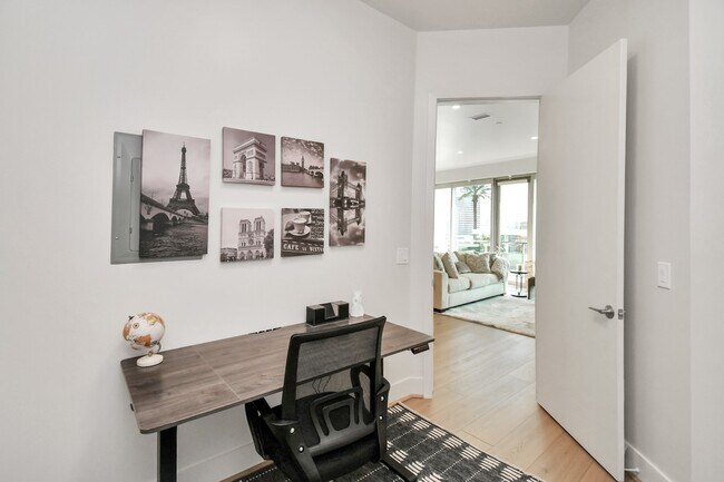 Building Photo - 1600 Post Oak Blvd