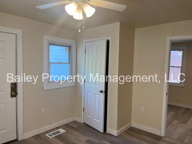 Building Photo - 4021 Sunset Ave