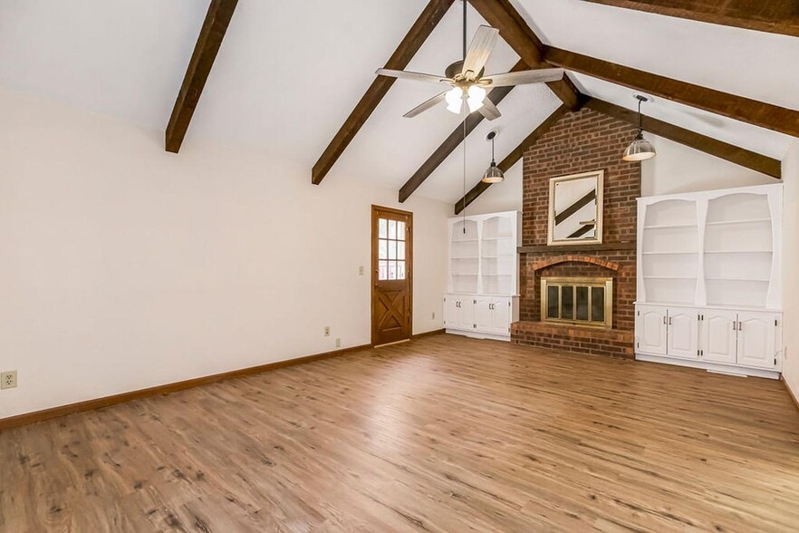 Building Photo - Spacious Shawnee Home Near Mill Creek Streamway Park