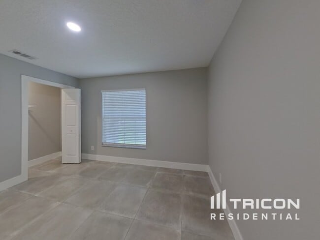 Building Photo - 2400 Foxboro Ct