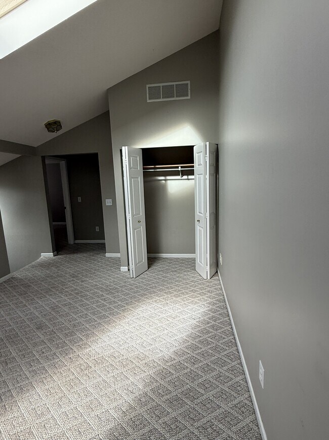 Building Photo - 5602 Thornbriar Ln