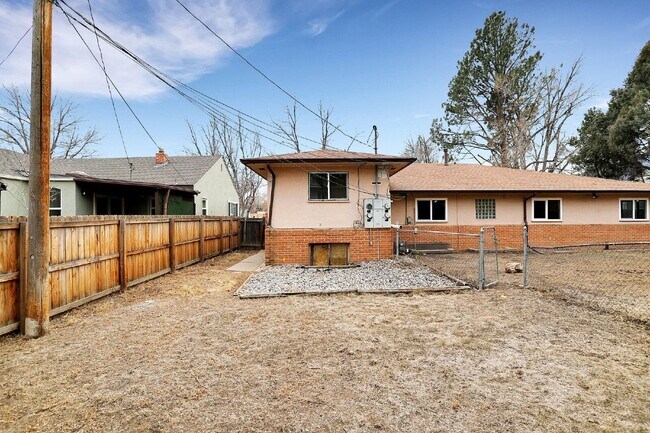 Building Photo - 214 Cheyenne Blvd