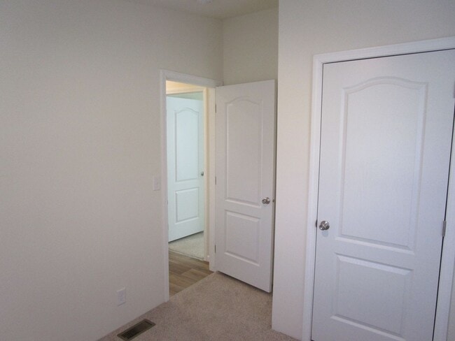 Building Photo - *APPLICATIONS PENDING* Brand New Manufactured Home - Water/Sewer/Electricity Provided!