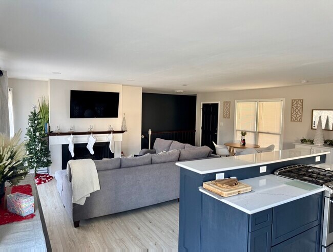 Building Photo - 61 Southgate Course