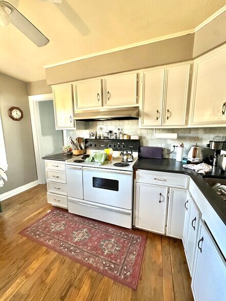 Building Photo - 510 Auburndale Ave