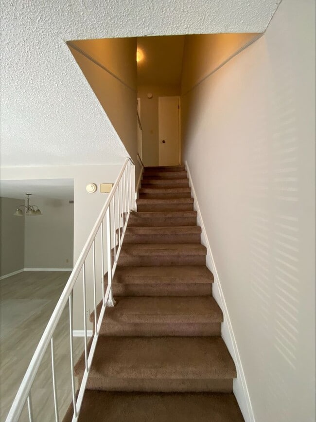 Building Photo - German-Style Townhouse Located Convenientl...