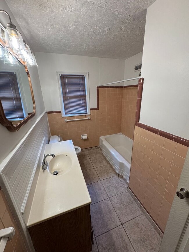 Building Photo - 1315 Monte Vista Dr