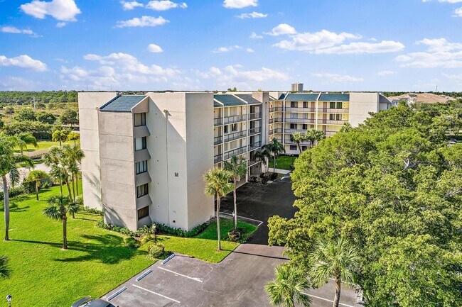 Building Photo - 1605 S US Hwy 1