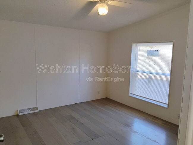 Building Photo - 120 Evergreen St