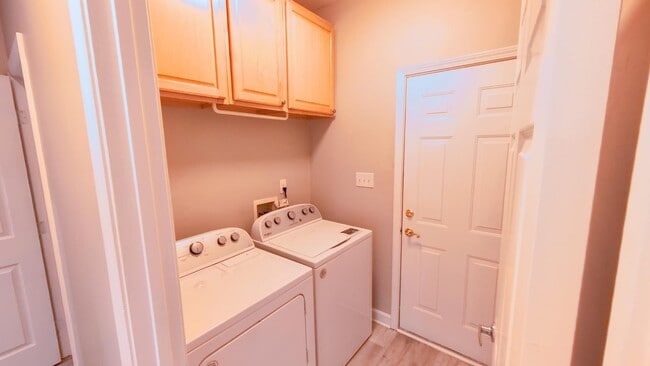 Building Photo - 14808 Bergerac Ct
