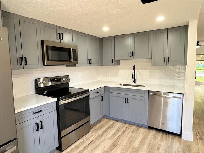 Building Photo - 5123 Brookside Ln