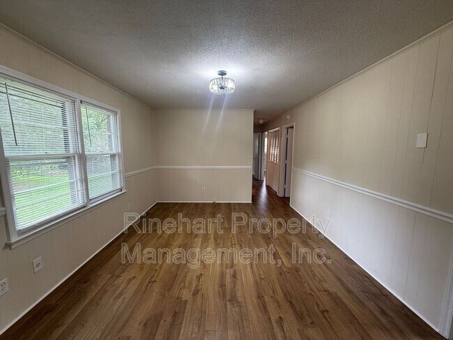 Building Photo - 1570 Marett Blvd