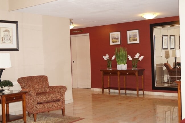 Building Photo - 200 Ledgewood Dr