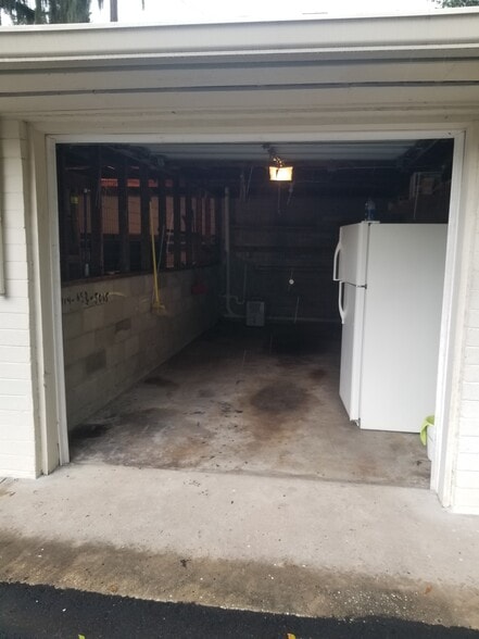 Garage / washer dryerhookup - 703 Palmer St