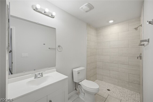 Building Photo - 1426-1428 Cape Coral Pkwy W