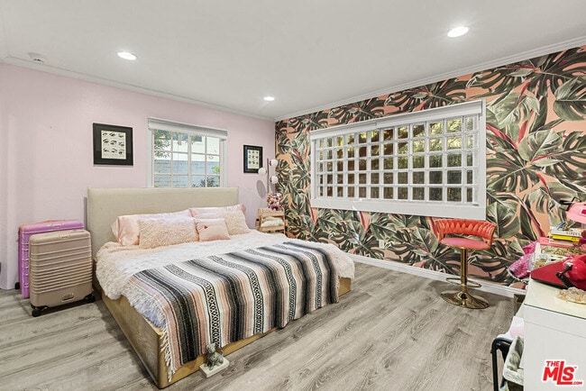 Building Photo - 906 Benedict Canyon Drive