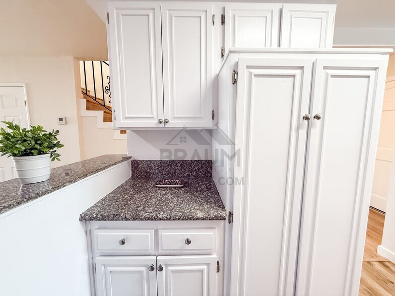 Building Photo - 11839 Burbank Blvd