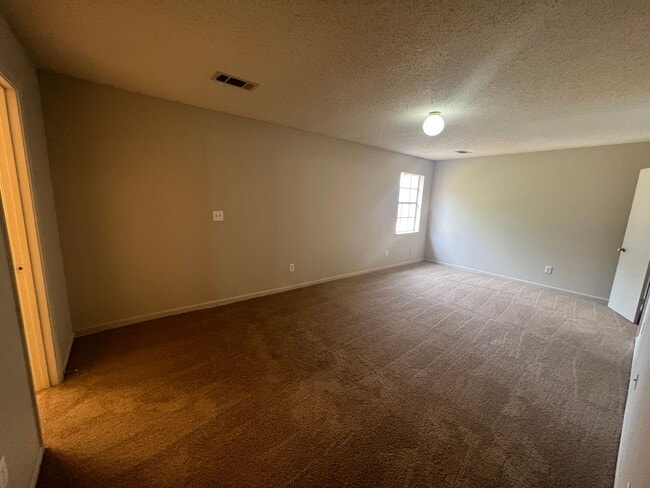 Building Photo - 716 E 33rd St