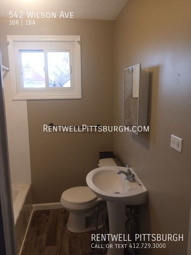 Building Photo - 3 Bedroom Home in Clairton