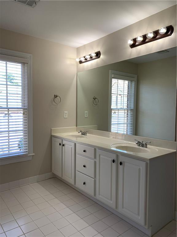 Building Photo - 1207 Dunwoody Village Dr