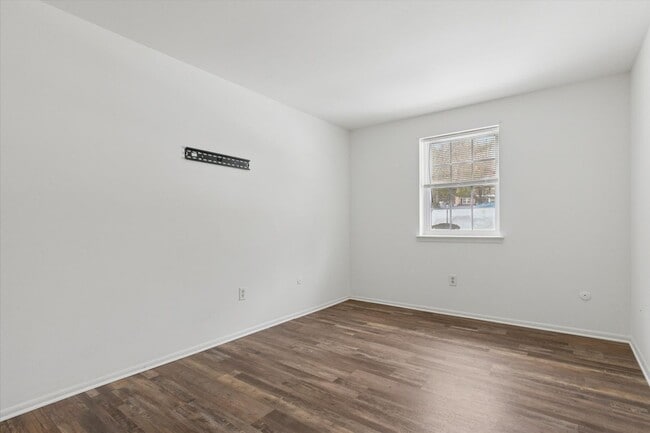 Building Photo - Available now, 3B/2.5B Two Story Townhome in Butler Park!