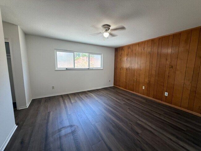 Building Photo - 4 bed, 2 1/2 bath home with RV access