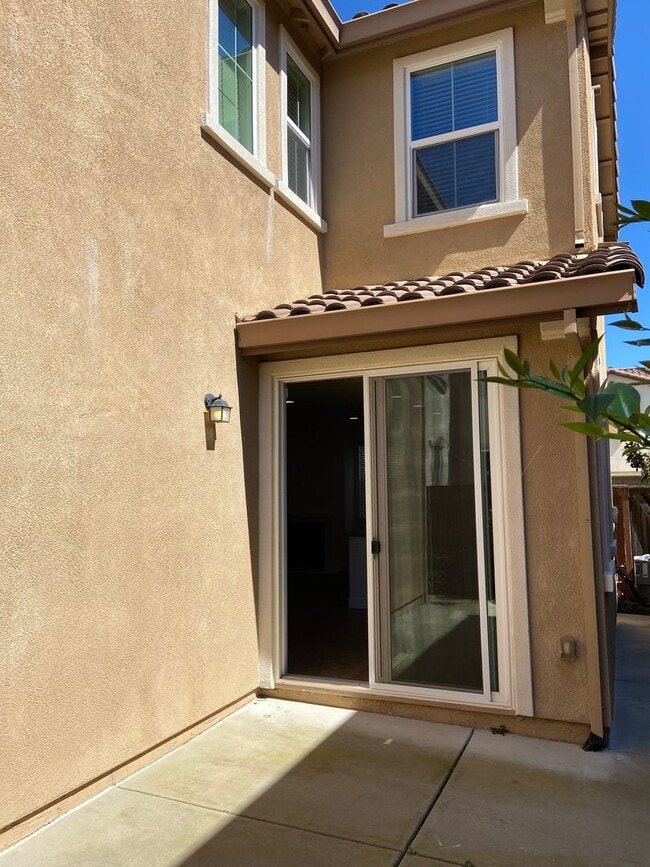 Building Photo - Turnstone Community off Iron Point & Prairie City. 4 Bdrm, 3 Bath - Walk to nature trails, park, ...