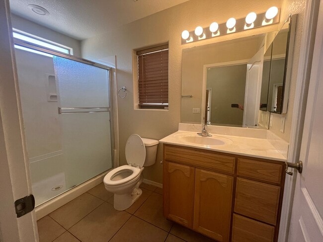 Building Photo - 3 bedroom in Holiday community