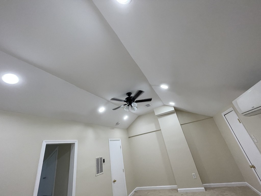 Building Photo - 1122 N Utah St